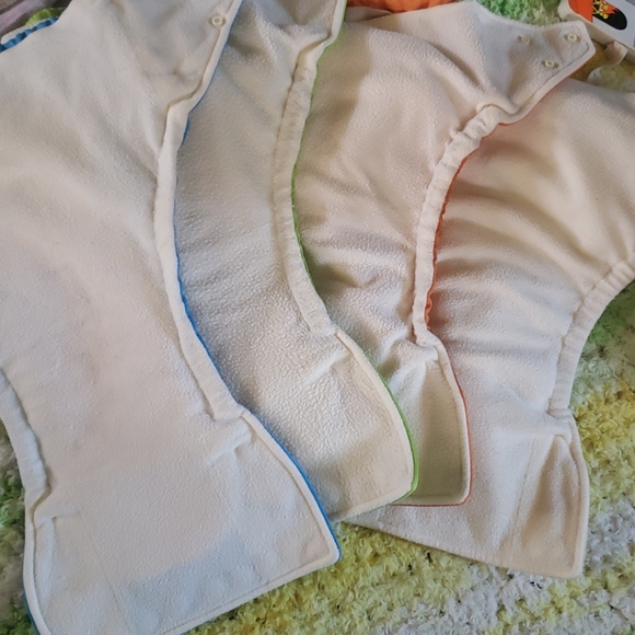4 Fuzzi Bunz one size Elite cloth diapers - Picture 5 of 5